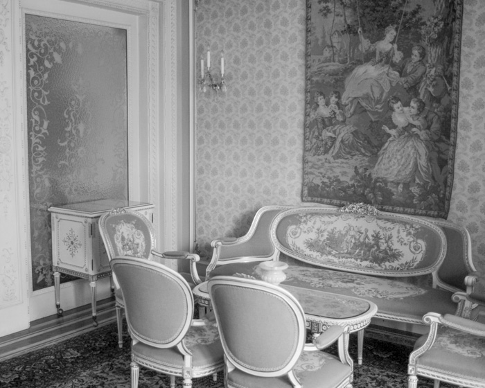 Chairs and a mirror 