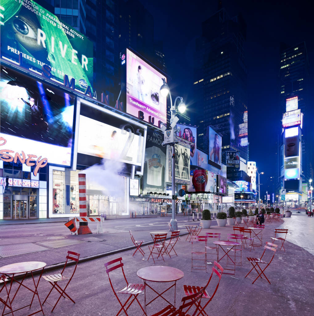 empty times square tables