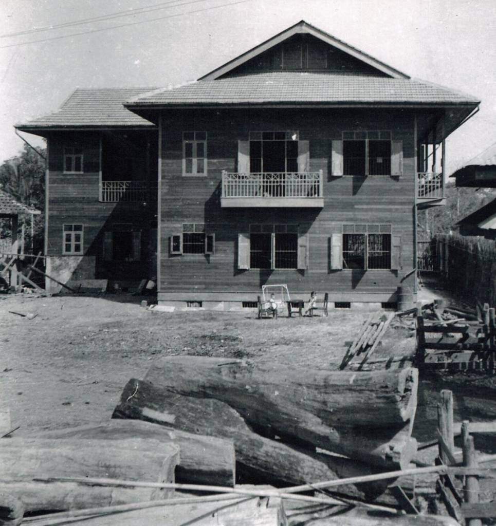 house in black and white