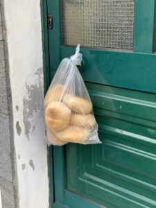 Image of bag of bread attached to the door (zoomed in)