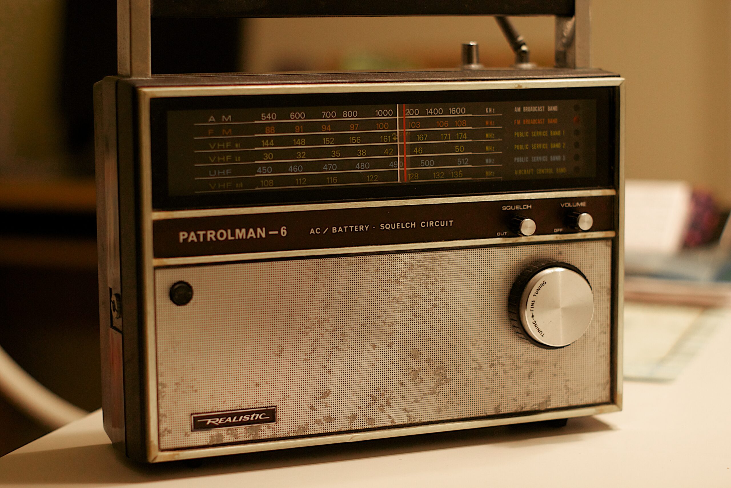 Image of an old radio.