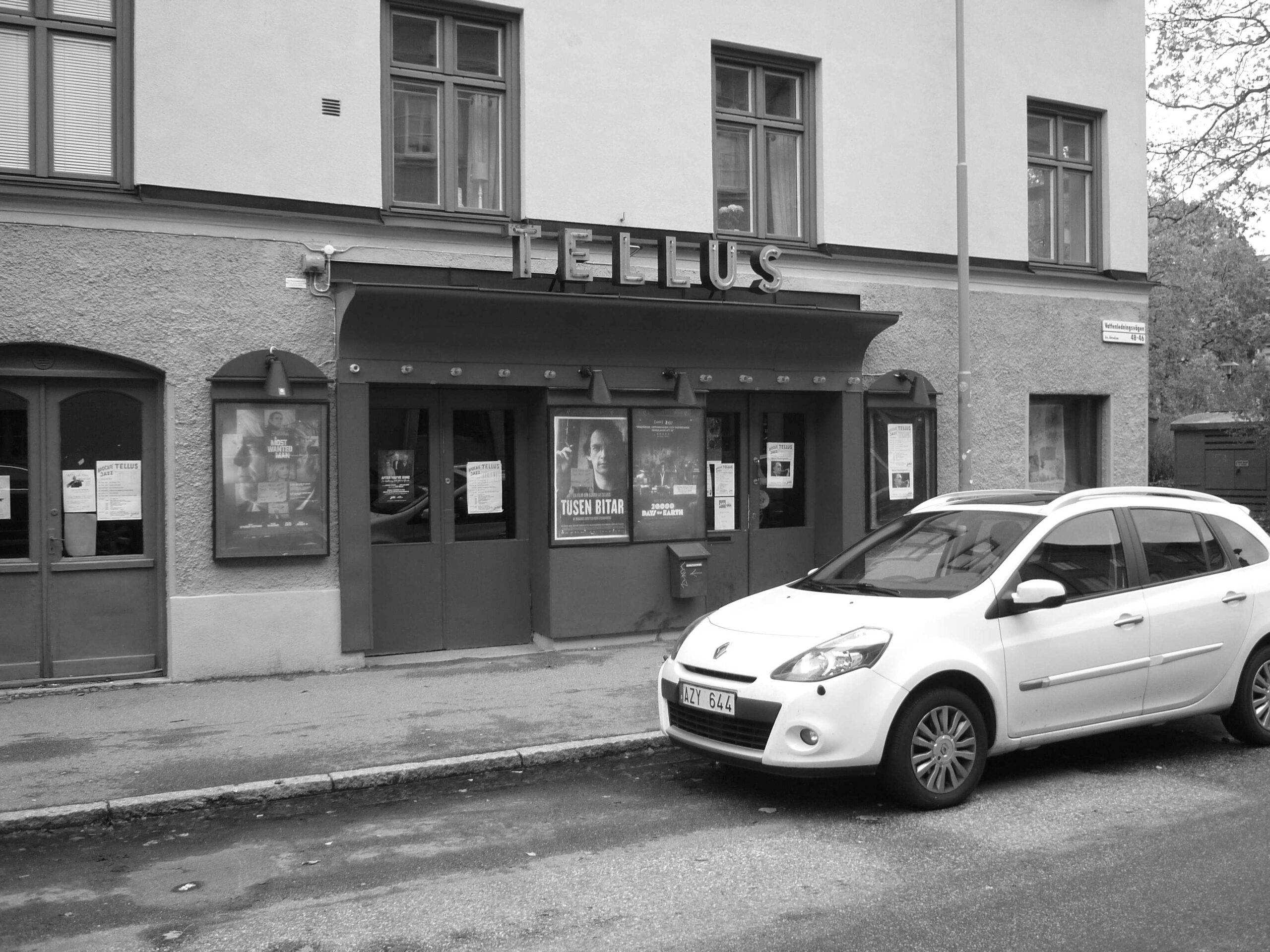 Taxi outside the tells theatre