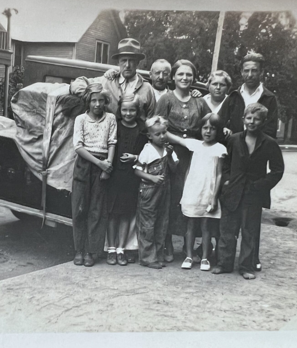 Jim Guy as a child with his family of adults and children